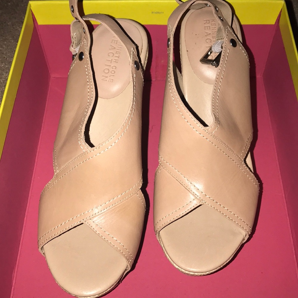 NEW KENNETH COLE REACTION WEDGE SANDALS.